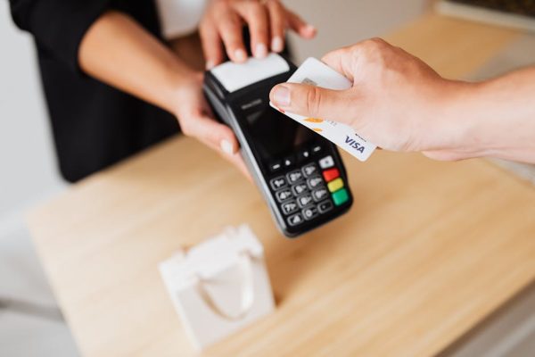 Visa Signature 信用卡完整解析：優勢、申請條件與使用指南